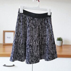 Romeo + Juliet Couture Women's Black & White Knit A-Line Mini Skirt- S